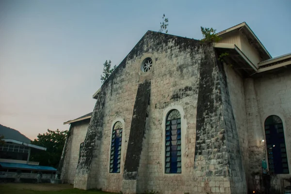 Богоматір Непорочного Зачаття католицької церкви в місті Oslob в Sebu, Філіппіни — стокове фото