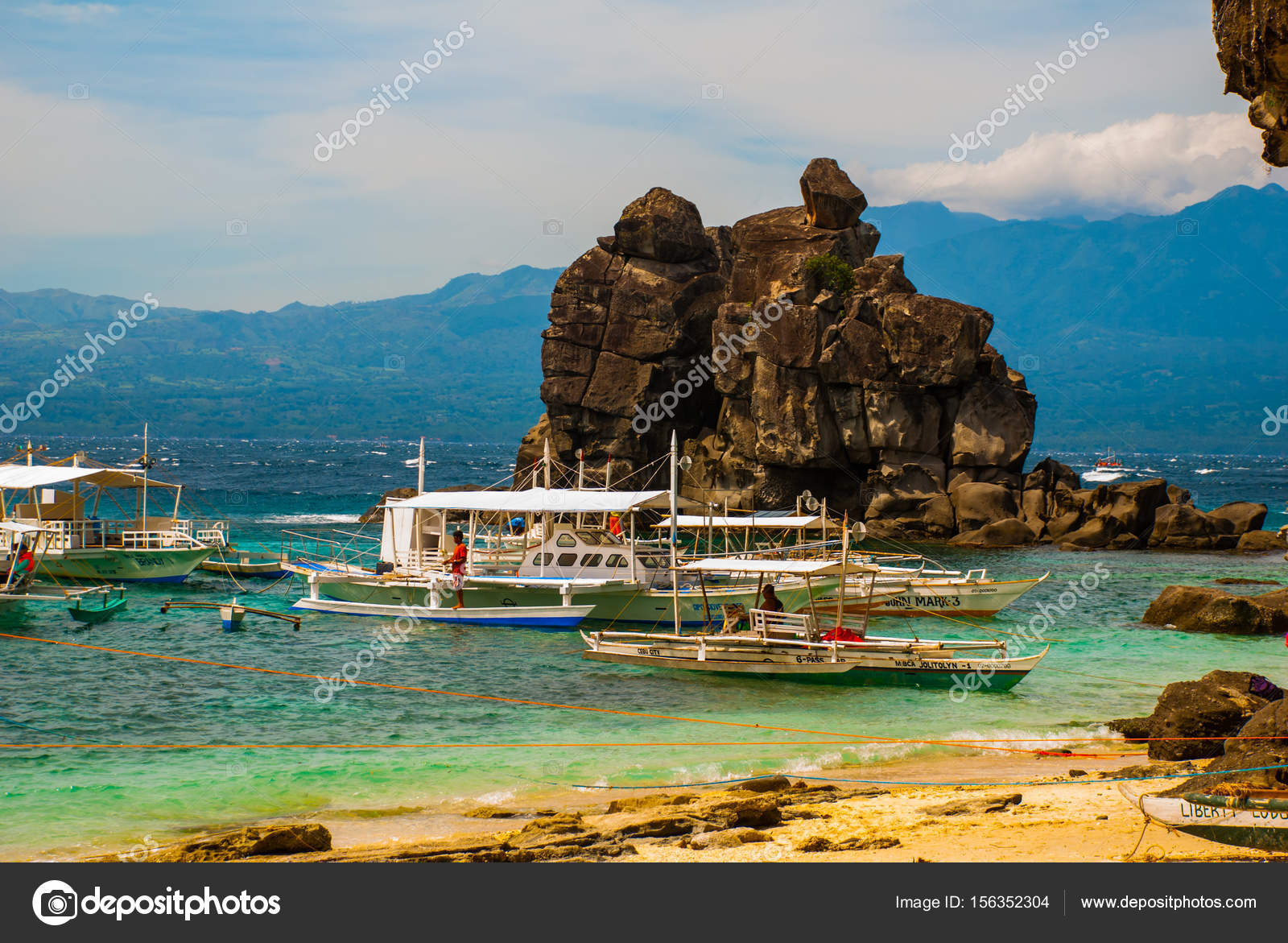 アポ島 フィリピン 島ビーチ行観 海 岩 ボート ストック写真 C A1804