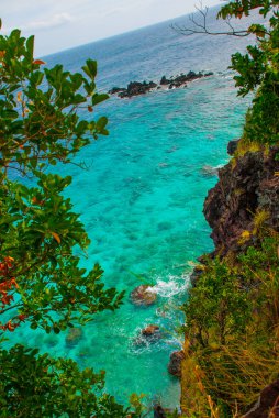 Güzel deniz. Ada beach satırındaki APO, Filipinler, görünümü. Üstten Görünüm.