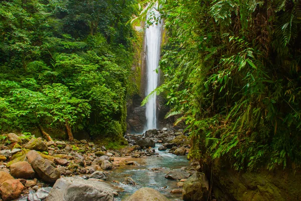 Casaroro waterfall, Philippines. Valencia, island Negros. — Stock Photo, Image