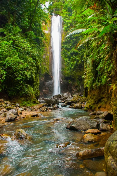 Casaroro vattenfall, Filippinerna. Valencia, ön Negros. — Stockfoto