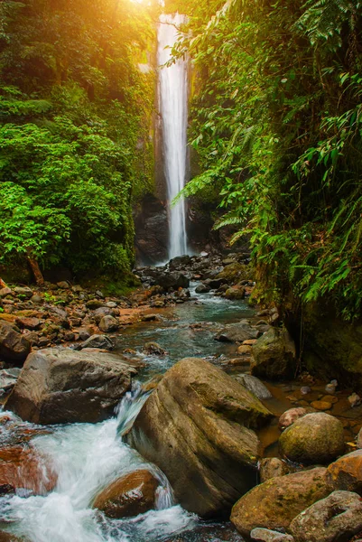 Casaroro waterval, Filippijnen. Valencia, eiland Negros. — Stockfoto