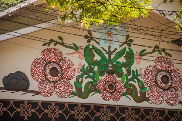 Çiçekler rafflesia şeklinde güzel bir dekorasyon ev. Bir Kota Kinabalu, Sabah, Malezya.