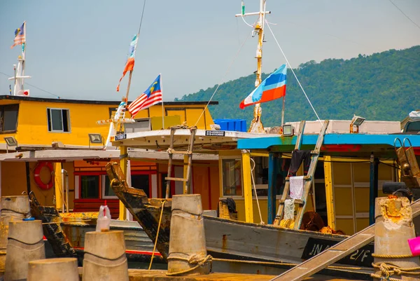 Schiffe im zentralen Hafen. kota kinabalu, sabah, malaysien. — Stockfoto