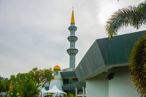 Masjid Negeri Sabah la mezquita estatal de Sabah, Malasia. Kota Kinabalu — Foto de Stock