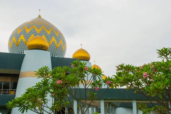 Masjid Negeri Sabah la mezquita estatal de Sabah, Malasia. Kota Kinabalu — Foto de Stock