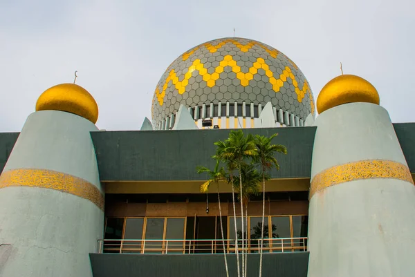 Masjid Negeri Sabah la mezquita estatal de Sabah, Malasia. Kota Kinabalu — Foto de Stock