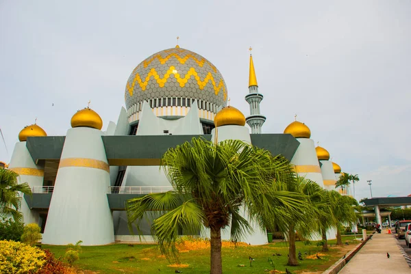 Masjid Negeri Sabah a mesquita estatal de Sabah, Malásia. Kota Kinabalu — Fotografia de Stock