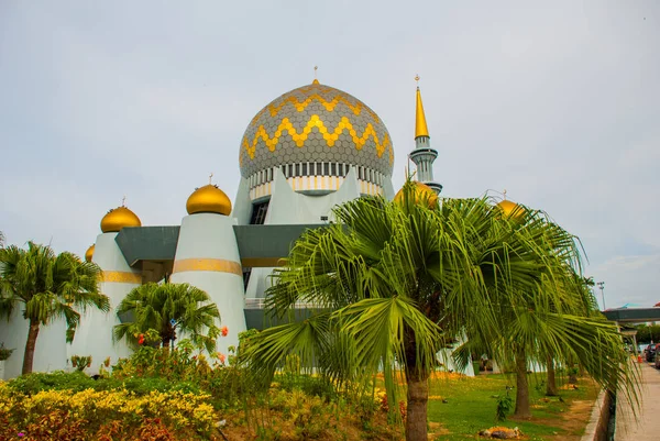 Masjid Negeri Sabah a mesquita estatal de Sabah, Malásia. Kota Kinabalu — Fotografia de Stock