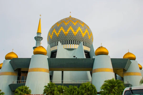 Masjid Negeri Sabah la mezquita estatal de Sabah, Malasia. Kota Kinabalu — Foto de Stock