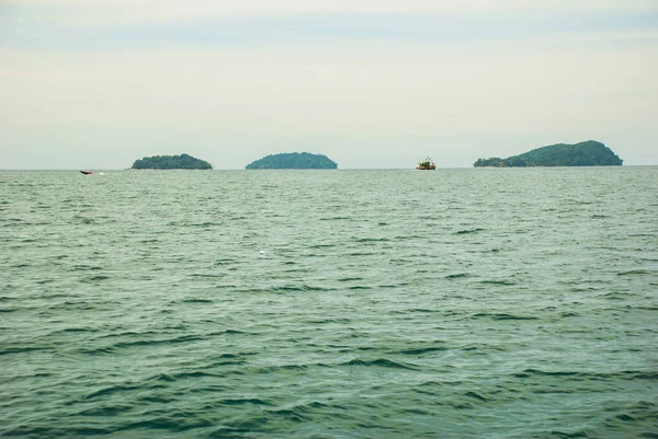 Η θέα από το πλοίο για τα νησιά. Sabah, Μαλαισία. — Φωτογραφία Αρχείου