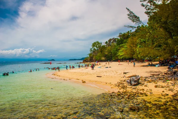 Paesaggio con vista sulla spiaggia dell'isola SAPI — Foto Stock