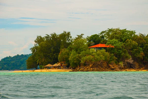 Landschaft, Blick vom Boot auf die Insel. sabah, malaysien. — Stockfoto