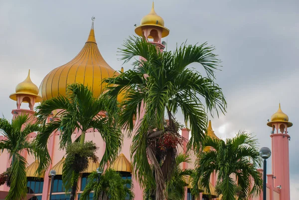 Kuching City Mosqueat day time, Sarawak, Malasia. Masjid Bahagian — Foto de Stock