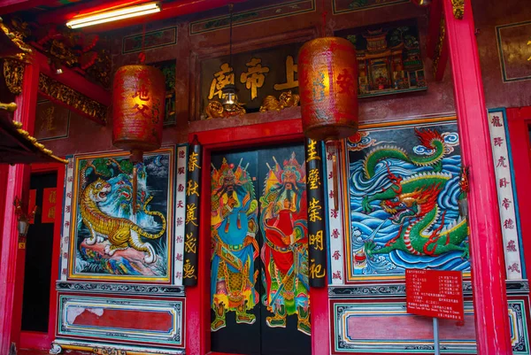 Templo Chinês em Chinatown. Kuching, Sarawak. Malásia. Bornéu — Fotografia de Stock