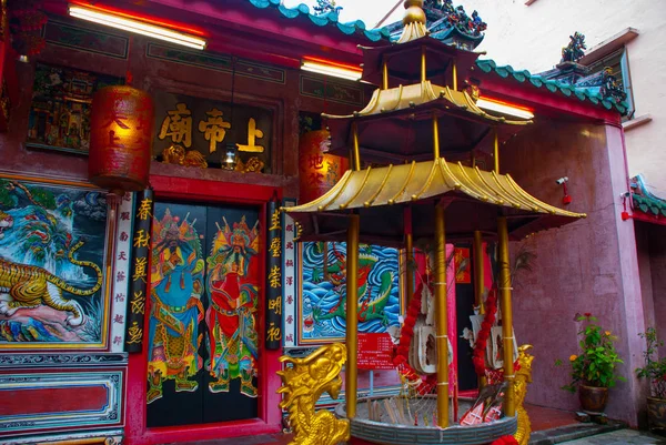 Temple chinois à Chinatown. Kuching, Sarawak. La Malaisie. Bornéo — Photo