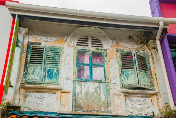 India street, marché à Kuching. Bâtiment multicolore. Sarawak Bornéo Malaisie — Photo