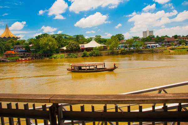 Dewan Undangan Negeri Sarawak. Sarawak State Legislative Assembly in Kuching, Sarawak, Malaysia. — Stockfoto