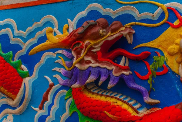 The image of a dragon. Tua Pek Kong Chinese Temple in Chinatown. Kuching, Sarawak. Malaysia. Borneo — Stock Photo, Image