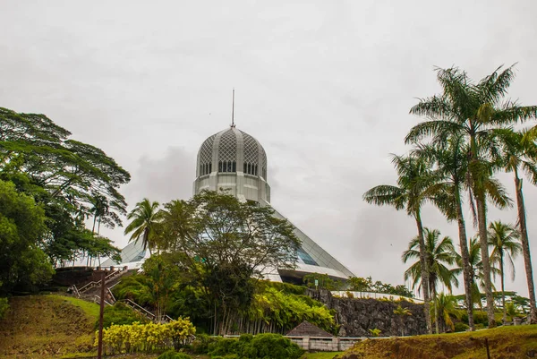 Az épületben egy múzeum, a macskák. Kuching, Borneo, Sarawak, Malajzia — Stock Fotó