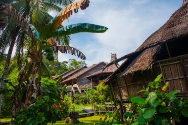 Kuching Sarawak kültür Köyü geleneksel ahşap evler. Malezya