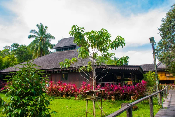 Traditionelle Holzhäuser im kuching to sarawak Kulturdorf. Malaien — Stockfoto