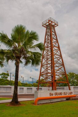 Büyük yaşlı kadın petrol platformu üzerinde Kanada Hill Miri şehir, Borneo, Sarawak, Malezya
