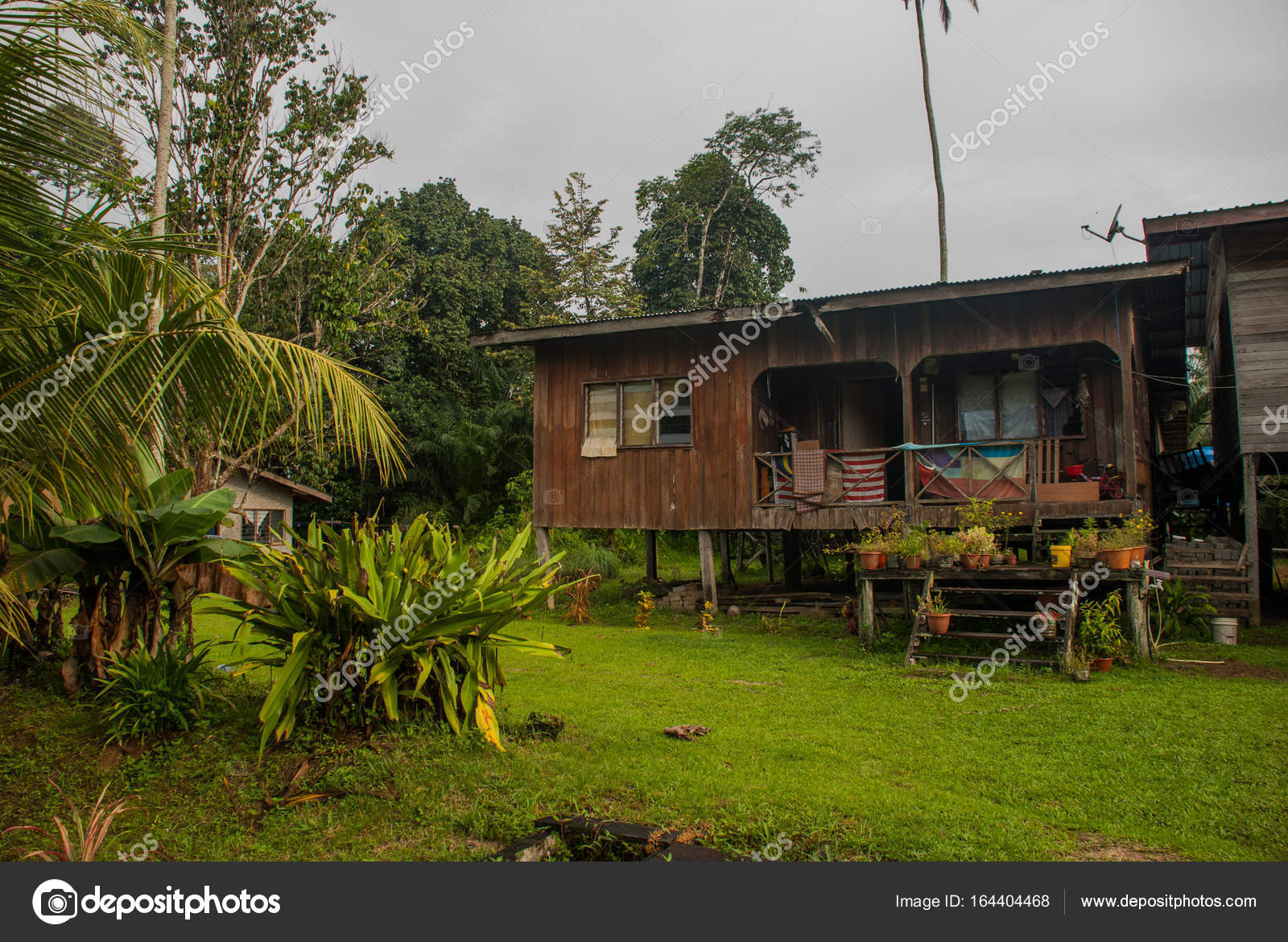 Aldeia Tradicional Na Malasia Casas Em Palafitas Borneu Ilha Sabah Stock Photo C A1804 164404468