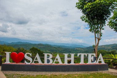 Büyük beyaz harflerle Sabah çay severim. Borneo, Malezya