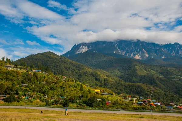 Mount Kinabalu view, villages at the foothill of the mountain. Sabah, Borneo, Malaysia — Stock Photo, Image
