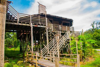 Kuching Sarawak kültür Köyü geleneksel ahşap evler. Malezya