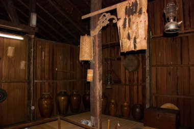 Kuching Sarawak kültür Köyü geleneksel ahşap evler. İç Malezya