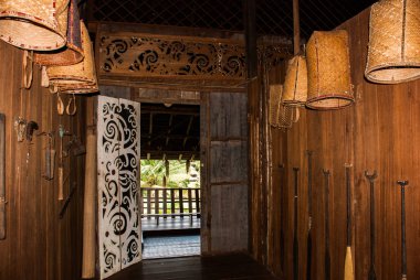 Kuching Sarawak kültür Köyü geleneksel ahşap evler. İç Malezya