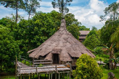 Geleneksel ahşap Melanau ev sahipliği yapmaktadır. Kuching Sarawak kültür köyü. Malezya