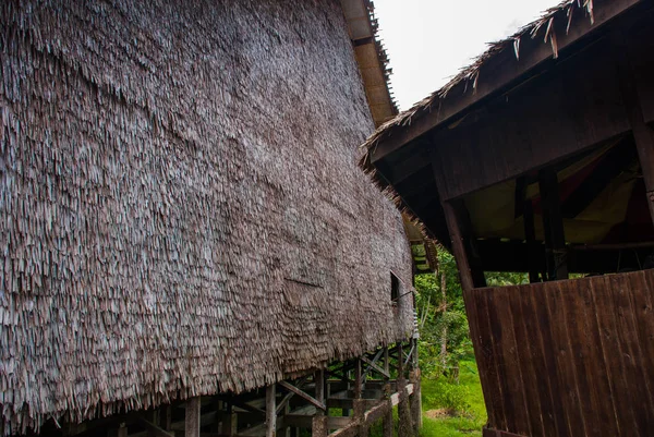 Casas de madera tradicionales en el pueblo de Kuching a Sarawak Culture. Malasia — Foto de Stock