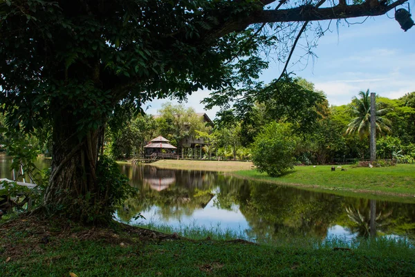 Tradiční dřevěné domy v Kuching do vesnice Sarawak kultury. Malajsie — Stock fotografie