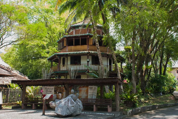 传统的木房子在古晋到沙捞越文化村。马来西亚 — 图库照片