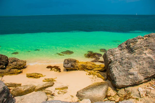 Paradiso esotico. Resort Tropicale. Mare dei Caraibi Molo vicino a Cancun. Messico spiaggia tropicale — Foto Stock