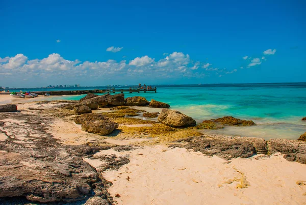 Exotic Paradise. Tropical Resort. Caribbean sea Jetty near Cancun. Mexico beach tropical in Caribbean — Stock Photo, Image