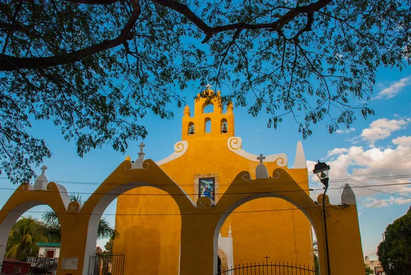 Valladolid, México. Igreja de Santa Ana Valladolid Yucatan, México . — Fotografia de Stock
