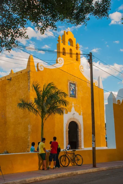 Valladolid, Mexico. Church of St. Anne Valladolid Yucatan, Mexico. — Stock Photo, Image