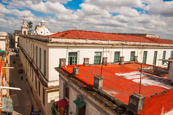 Вид сверху на улицу и Католический собор. Гавана. Куба — стоковое фото