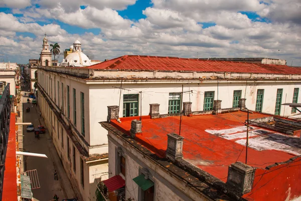 Vista superior de la calle y la Catedral. La Habana. Cuba — Foto de Stock