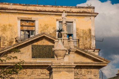 Dekor arkadaki ananas şeklinde. Klasik macera. Havana. Küba