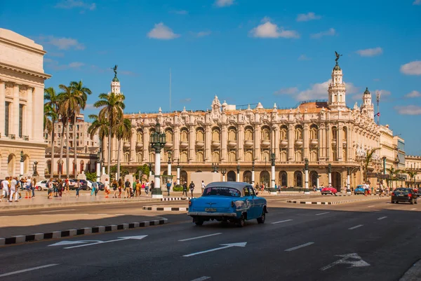 The Great Theater of Havana on a beautiful sunny day. Cuba — Stock Photo, Image