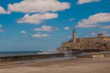 Castillo Del Morro deniz feneri Havana'da. Eski kale Küba