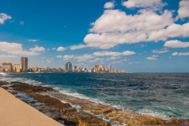 Malecón mesire şehre görüntüleyin. Küba. Havana.