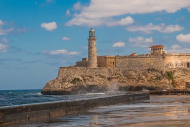 Castillo Del Morro deniz feneri Havana'da. Eski kale Küba