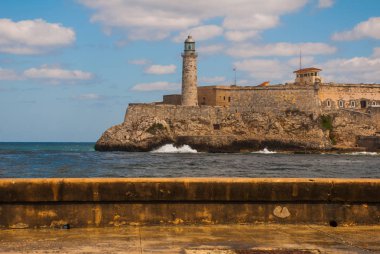Castillo Del Morro deniz feneri Havana'da. Eski kale Küba