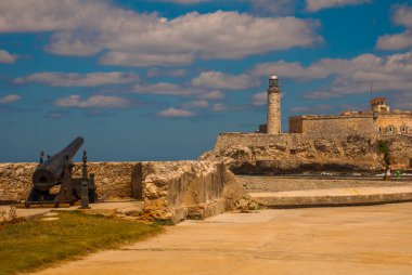 Eski sömürge castle San Salvador de la Punta. Harap duvarları silah. Castillo Del Morro deniz feneri. Havana, Küba.